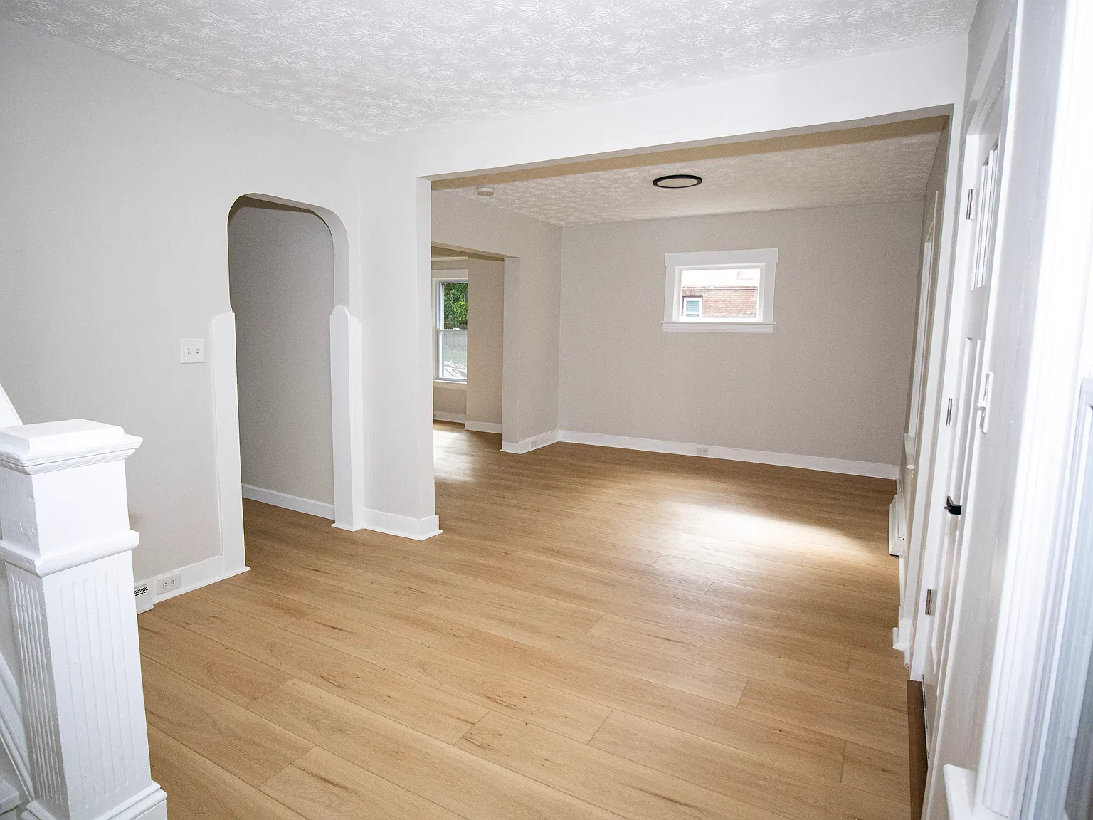 3 bed, 1352 sqft, $1,895 — Photo 4