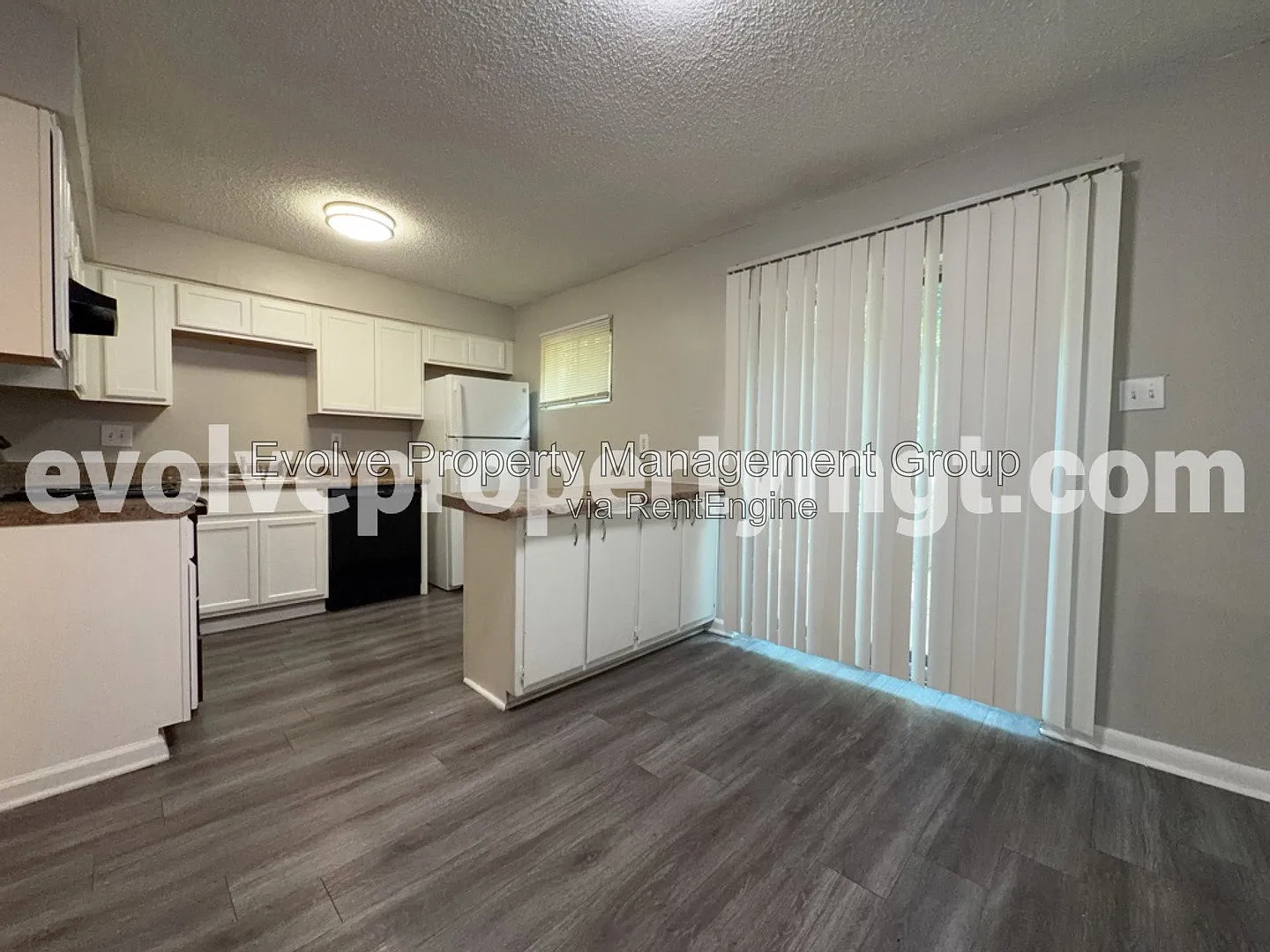 2 bed, 1.5 bath, 1054 sqft, $995 — Photo 4