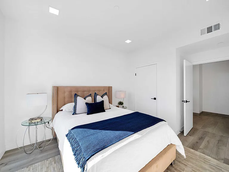 1111 N Kenmore Ave #202 — Photo 10