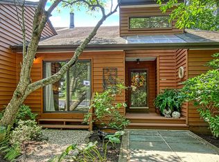 2122 S Bay Ln, Reston, VA 20191