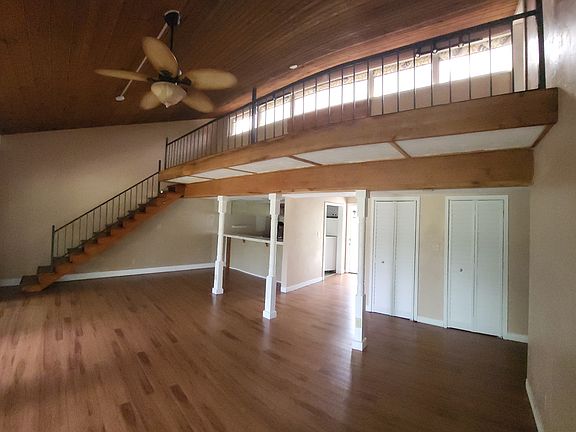 2nd image of 3567 Camelot Dr #3567