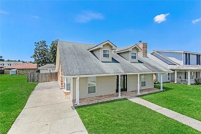 2nd image of 3000 Moss Ln