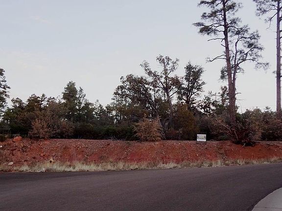 4th image of 2330 Evergreen Ln