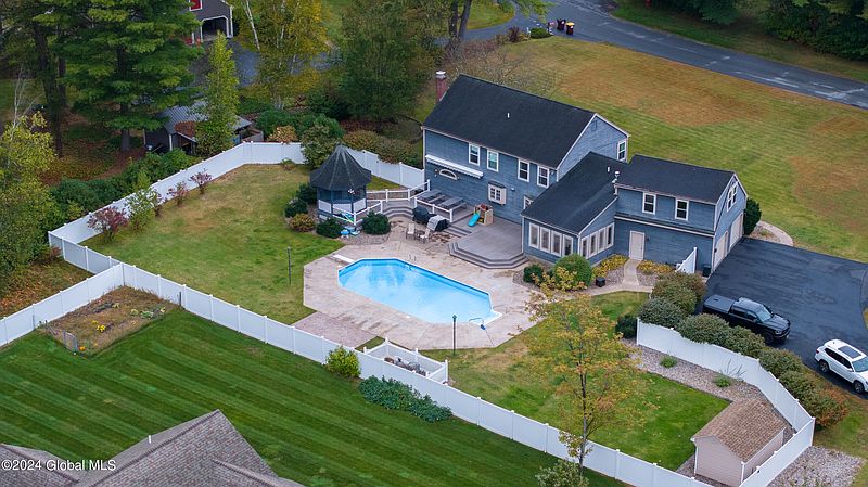3rd image of 17 Revere Road