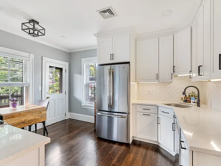 176 Bowen St #3 — Photo 4