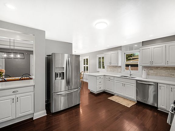 4th image of 400 N Wilmette Ave