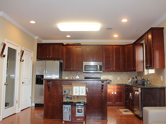 3rd image of 1332 Riverbrook Dr