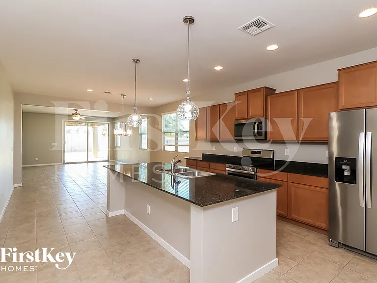 4052 S 101st Ln — Photo 7