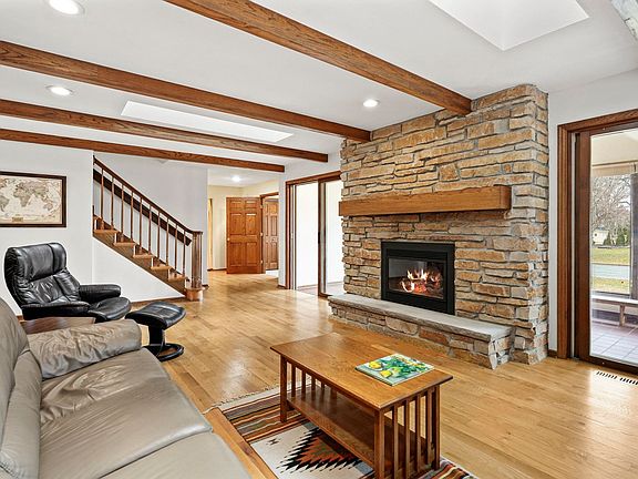 4th image of 607 Greenway Rd