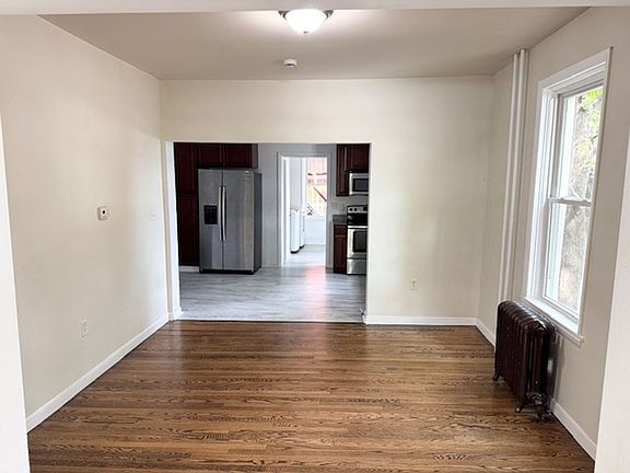 3rd image of 541 N Plum St