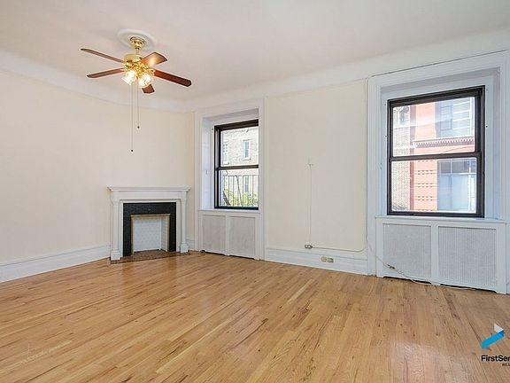 3rd image of 27 Washington Sq N APT 2E