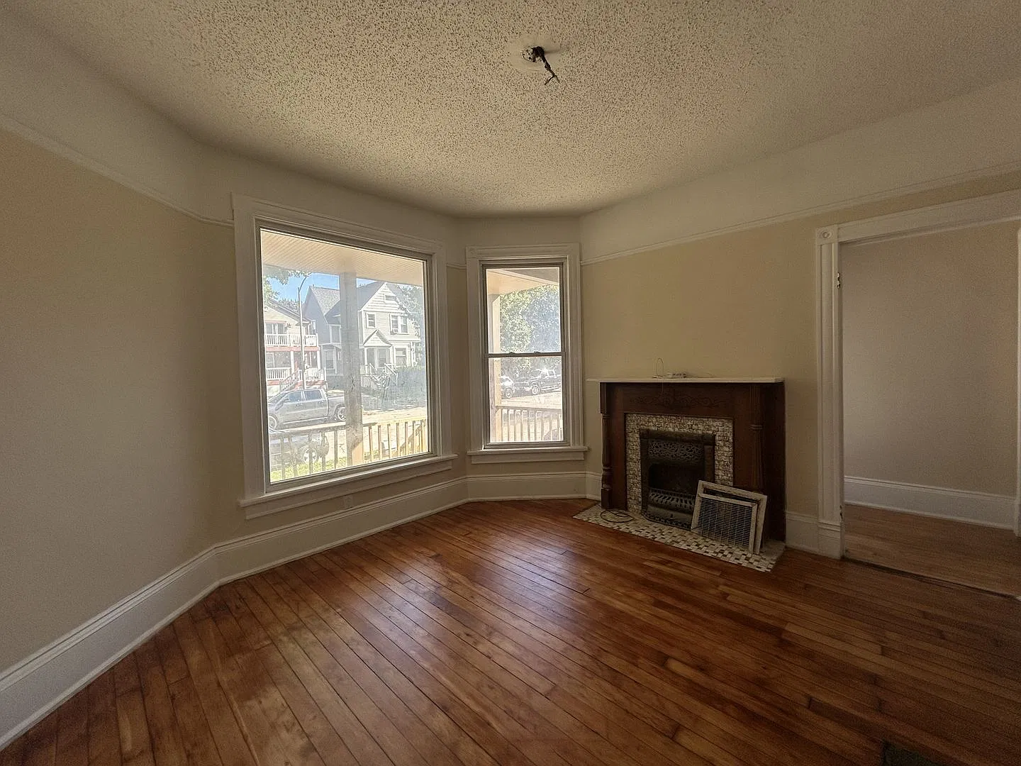 1529-31 Cass — Photo 2