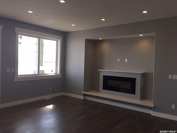 3rd image of 637 Douglas Dr