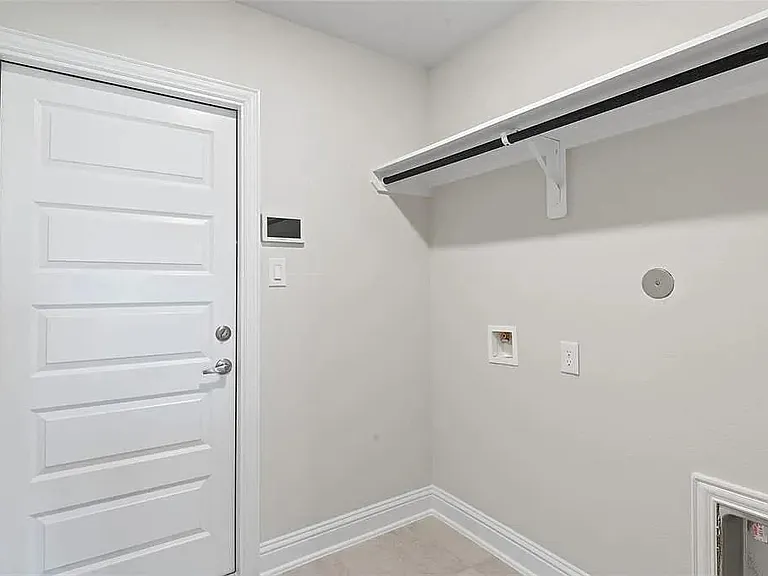 2708 Golden Palms Ln — Photo 17