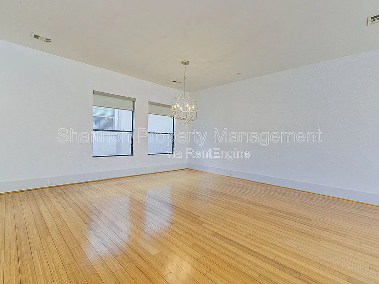 113 Tuam St — Photo 10