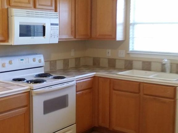 5th image of 506 E Vista Rdg