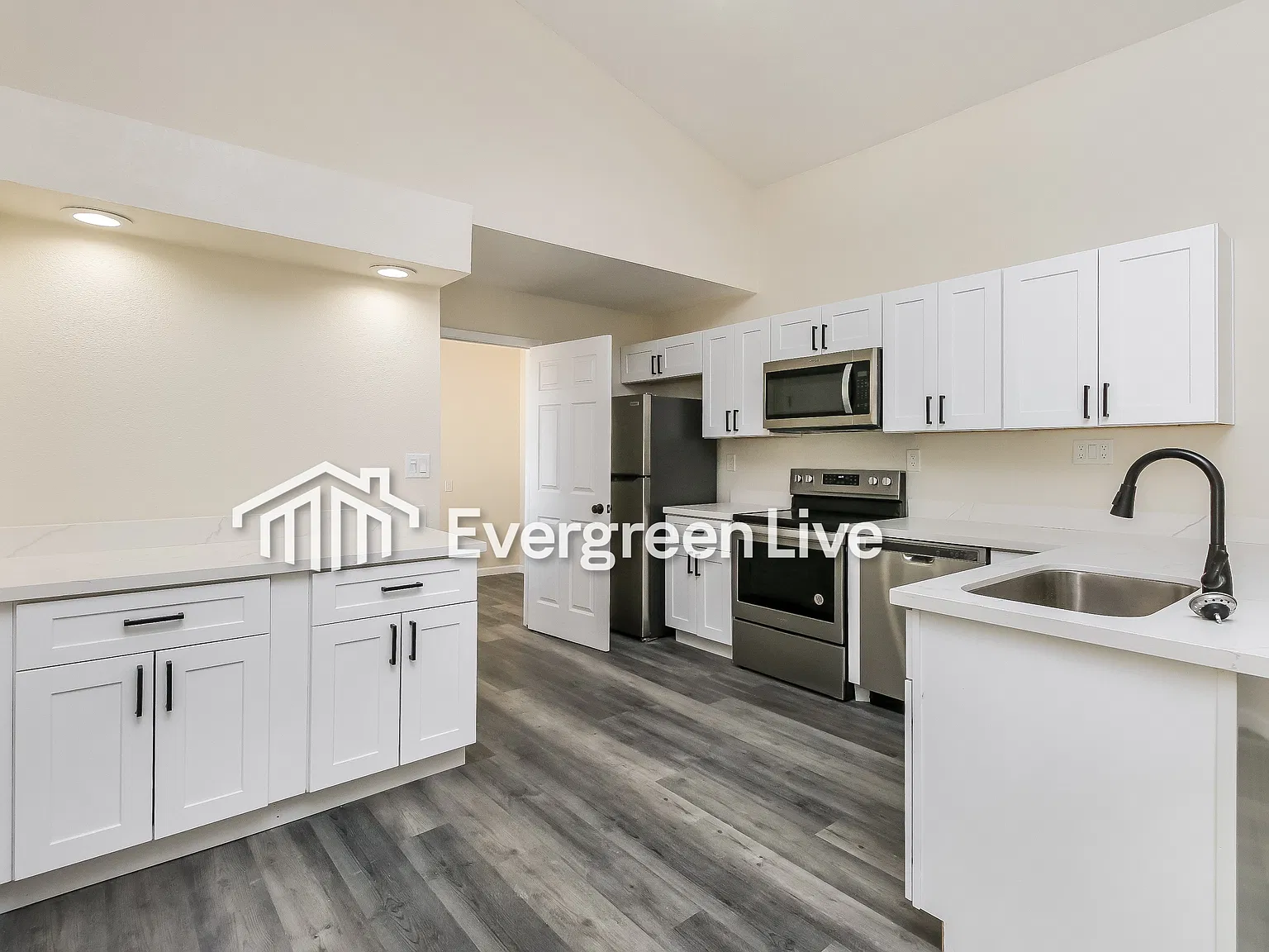 4 bed, 2.0 bath, 1421 sqft, $1,845 — Photo 4