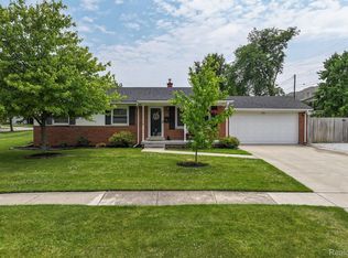 220 Old Bridge Rd, Grand Blanc, MI 48439