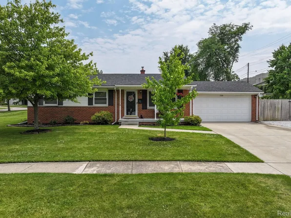 220 Old Bridge Rd, Grand Blanc, MI 48439