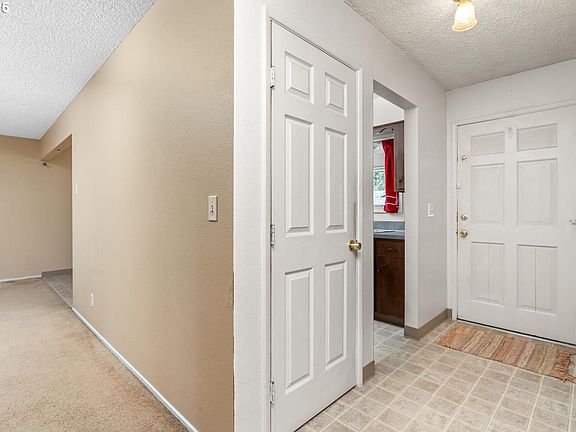 4th image of 140 NE 28th Ave