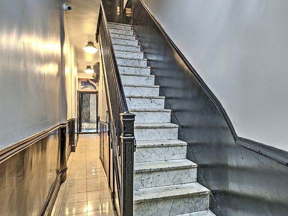 5th image of 98 Christopher St APT 6