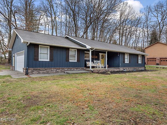 2nd image of 220 Indian Hills Cir
