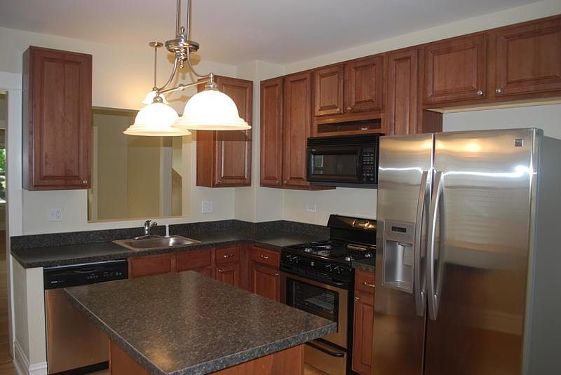1st image of 836 Lathrop Ave #1