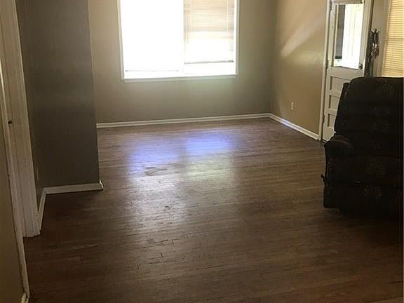 3rd image of 2028 Bowie Dr
