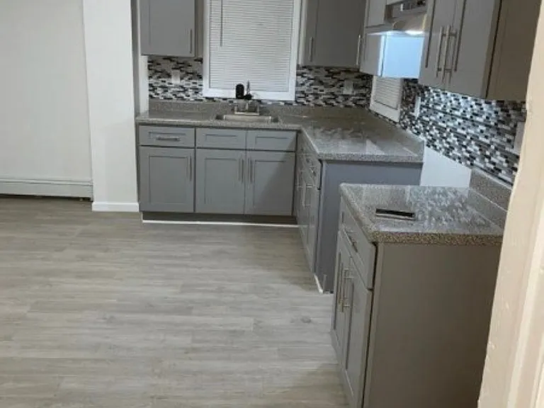 46 11th Ave W #3 — Photo 12