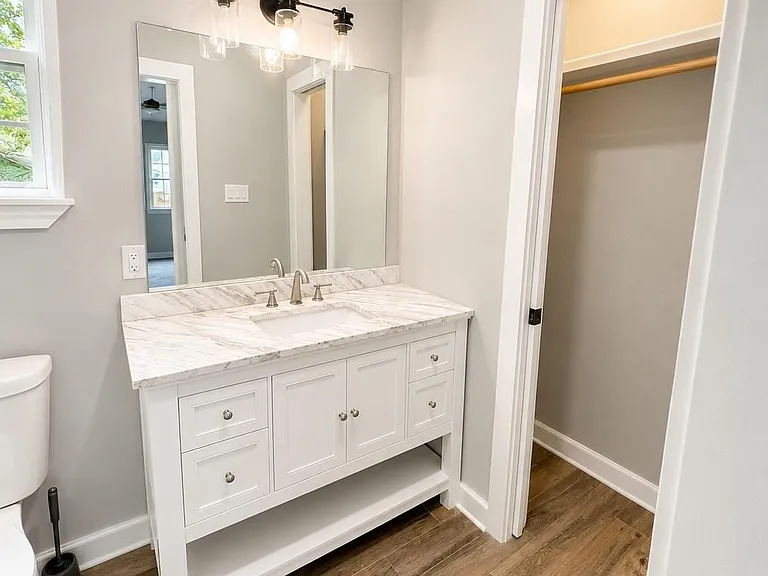 1007 Cowan Ave — Photo 4