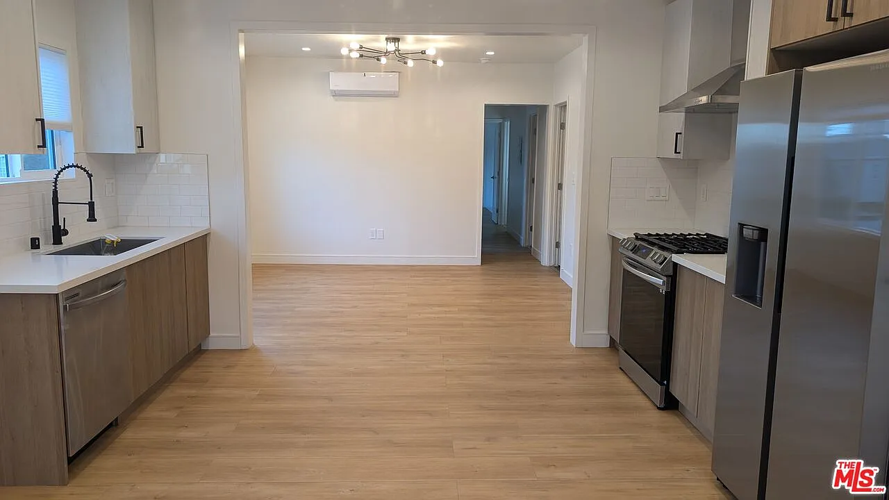 2 bed, 3.0 bath, 1175 sqft, $2,995 — Photo 2
