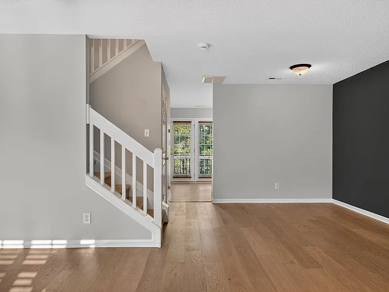 80 Tannenbaum Cir — Photo 8