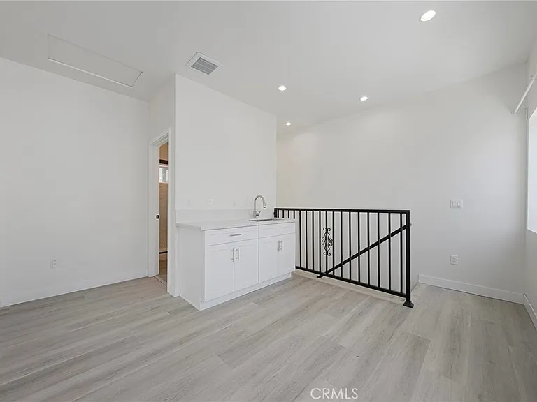 2423 S Myrtle Ave — Photo 10