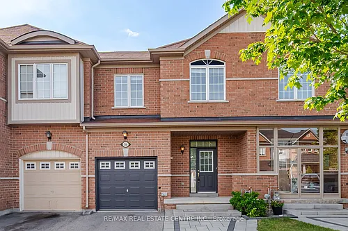 366 Hobbs Cres Photo 1