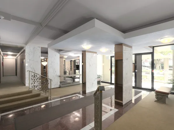 Fontainebleau Apartments