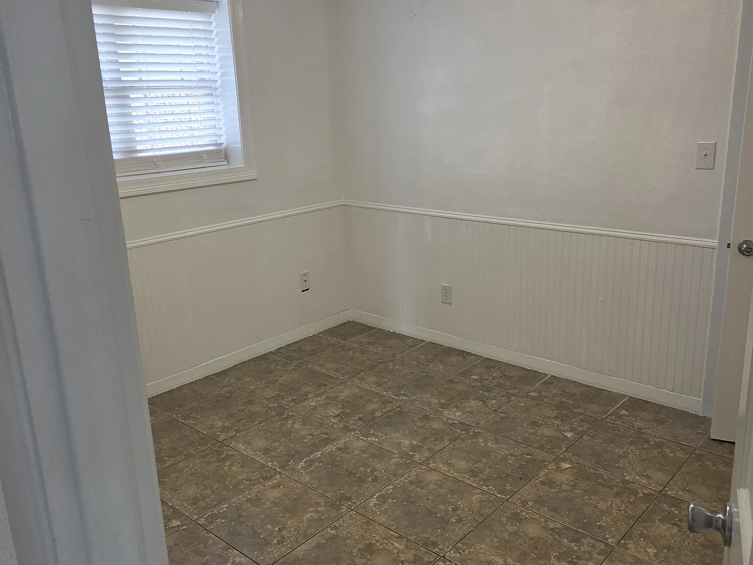 2 bed, 1000 sqft, $1,300 — Photo 3
