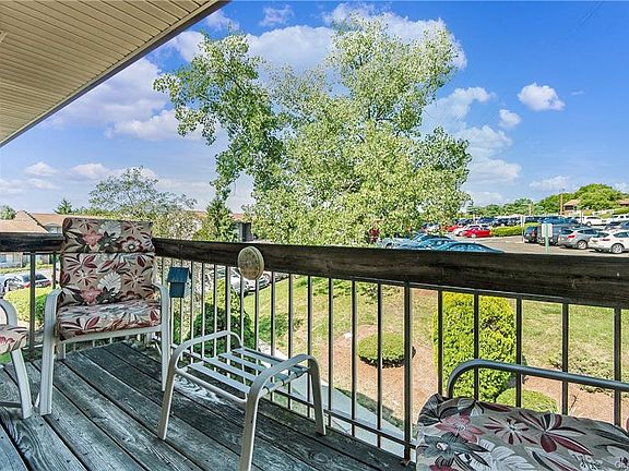 5th image of 287 Country Club Ln