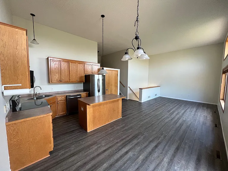 1001 Drew Dr — Photo 10