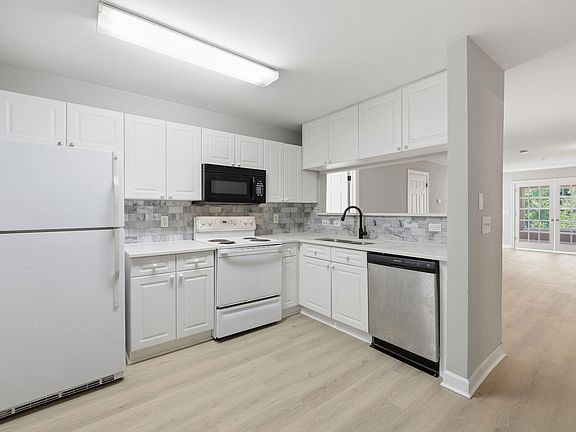 4th image of 929 Morreene Rd APT A23