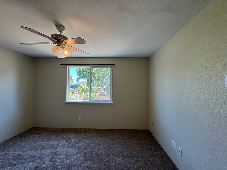 835 SW 10th St — Photo 22