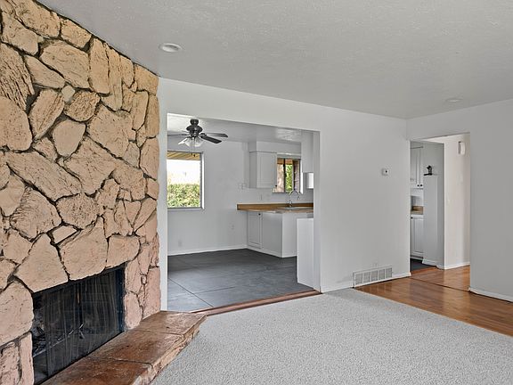 5th image of 7068 W Bello Ave