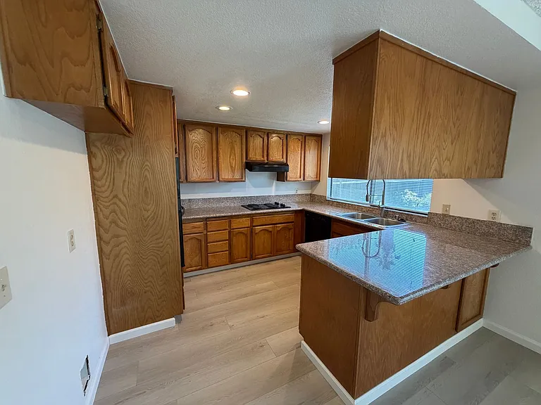 872 Shellwood Way — Photo 9