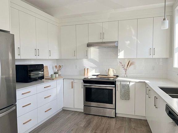 3rd image of 22577 Royal Cres #303