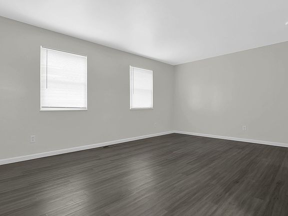 4th image of 3054-3069 Rotunda Ct N