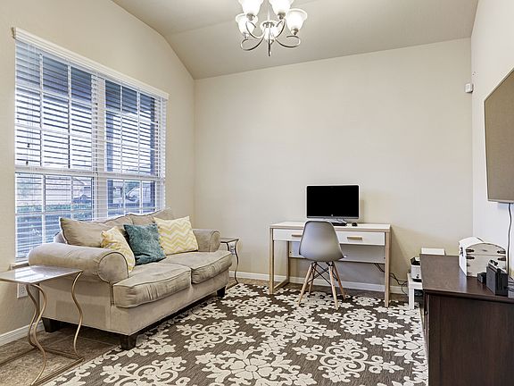 5th image of 308 Kendall Crest Dr