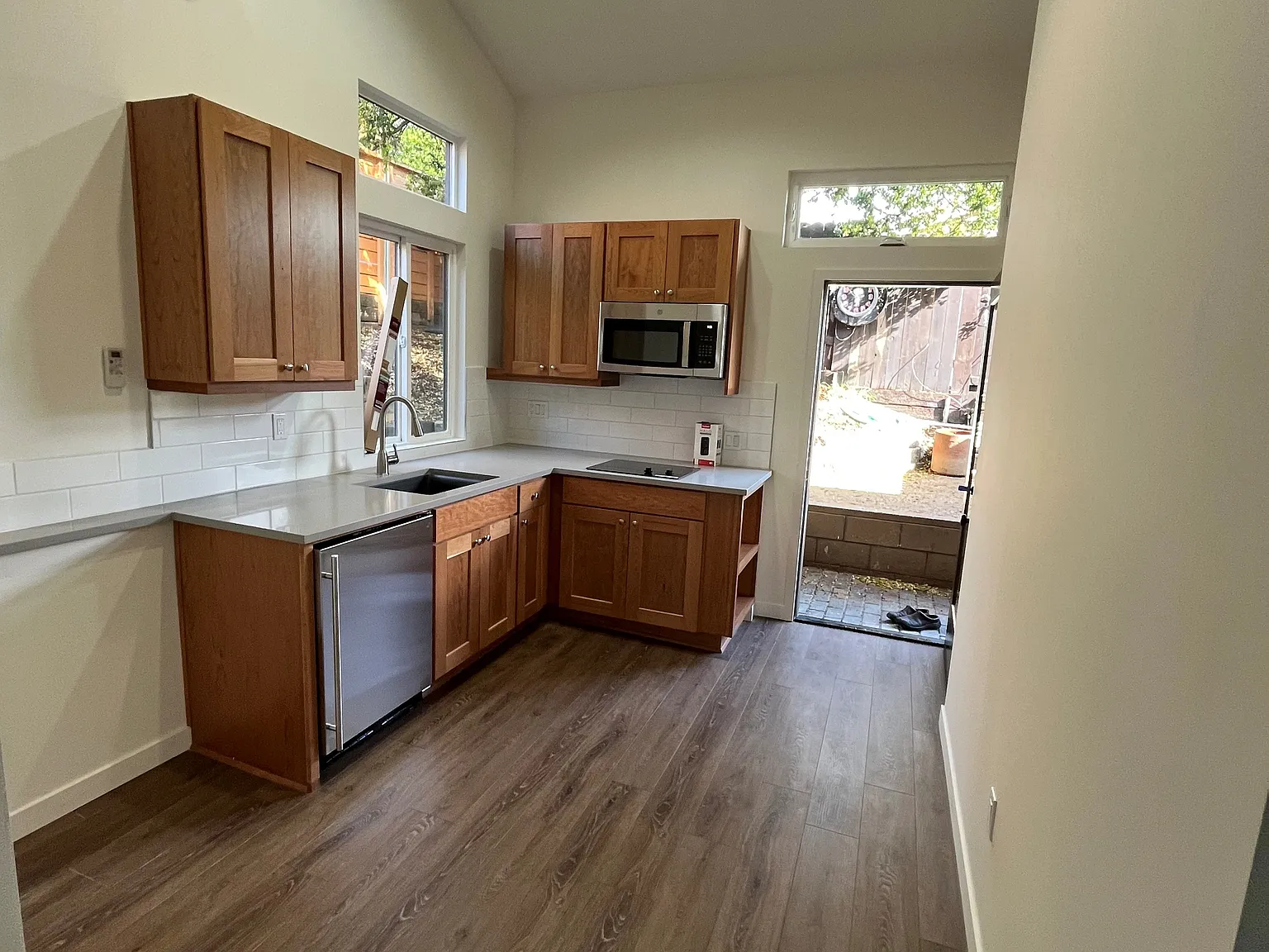 Studio, 300 sqft, $1,900 — Photo 4