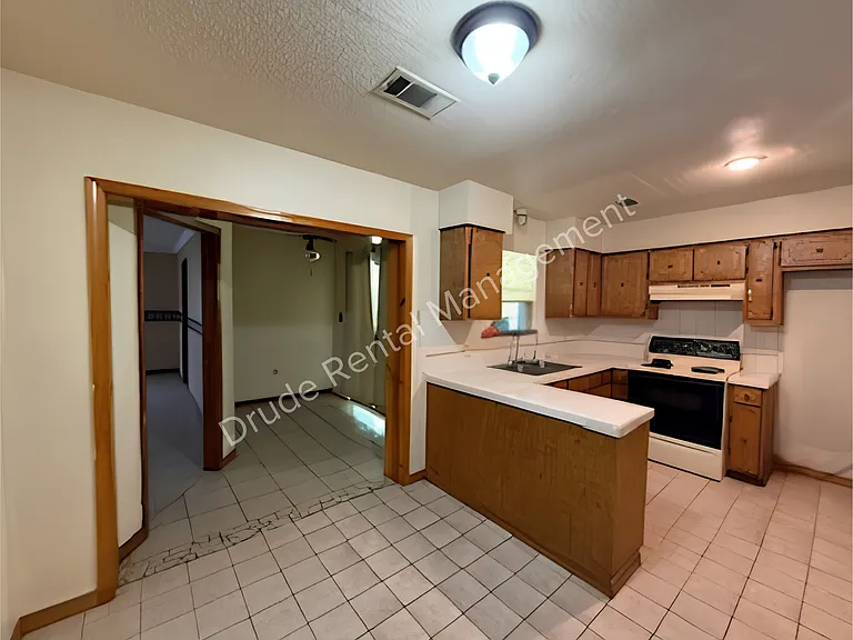 335 N Baronne St — Photo 12