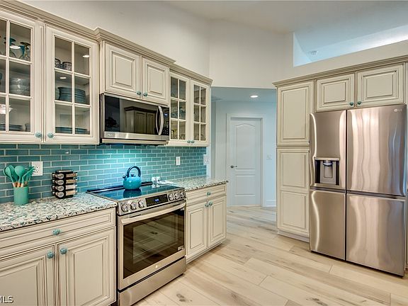 5th image of 4924 SW 11th Ct