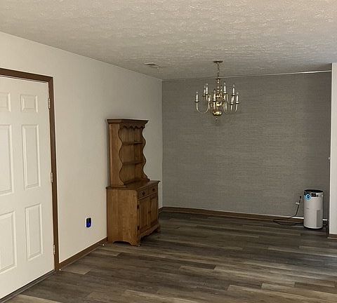 4th image of 724 Villa Dr