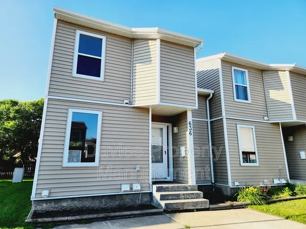 636 Saddleback Rd NW, Edmonton, AB T6J 4Z3